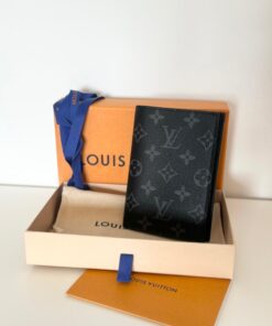 Cover per passaporto Louis Vuitton in Tela Monogram Eclipse Nera