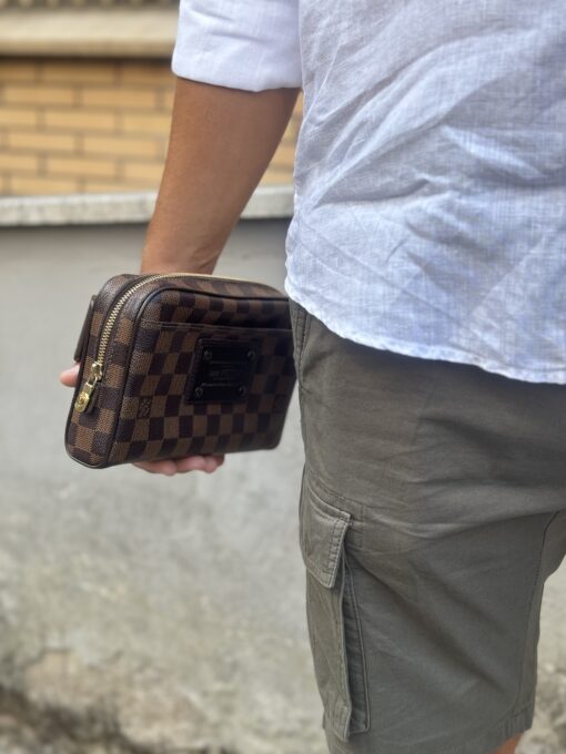 pochette louis vuitton a mano uomo