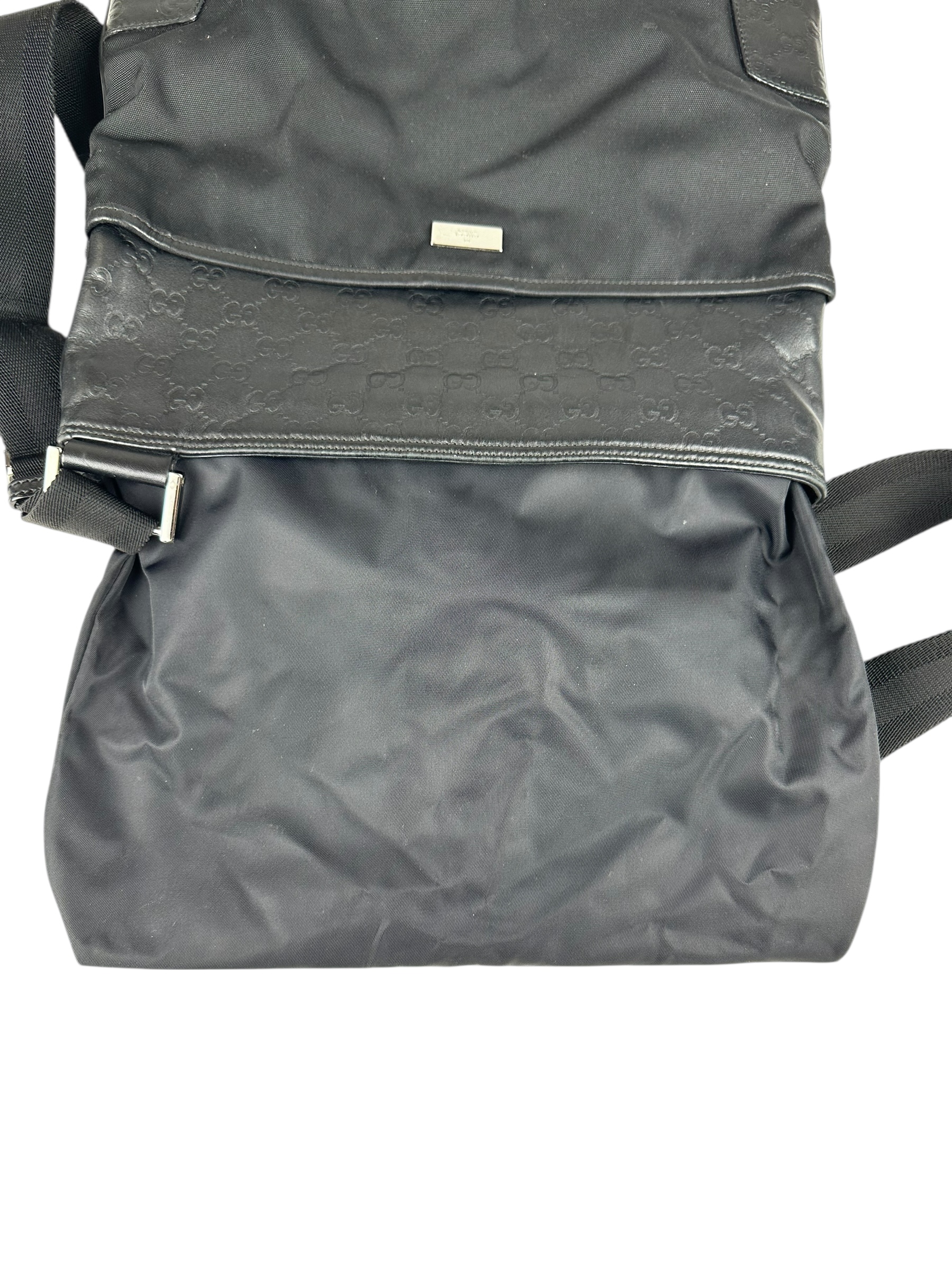 Borsa a Tracolla Gucci in Tessuto e Pelle GG Nera - immagine 17