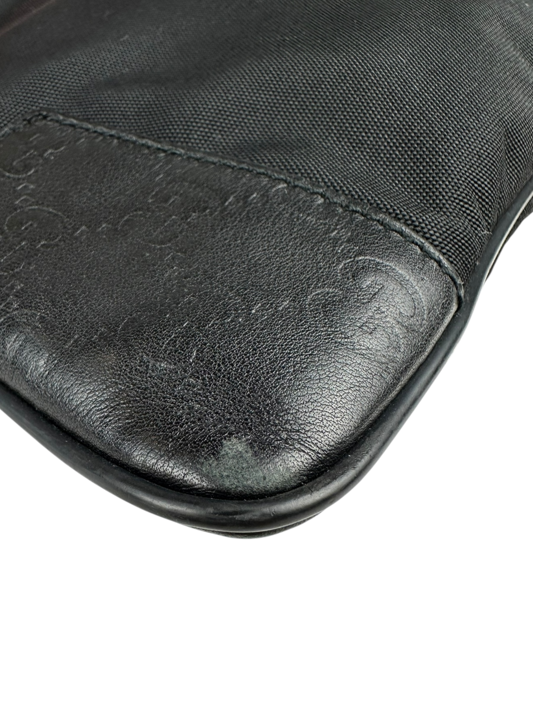 Borsa a Tracolla Gucci in Tessuto e Pelle GG Nera - immagine 13