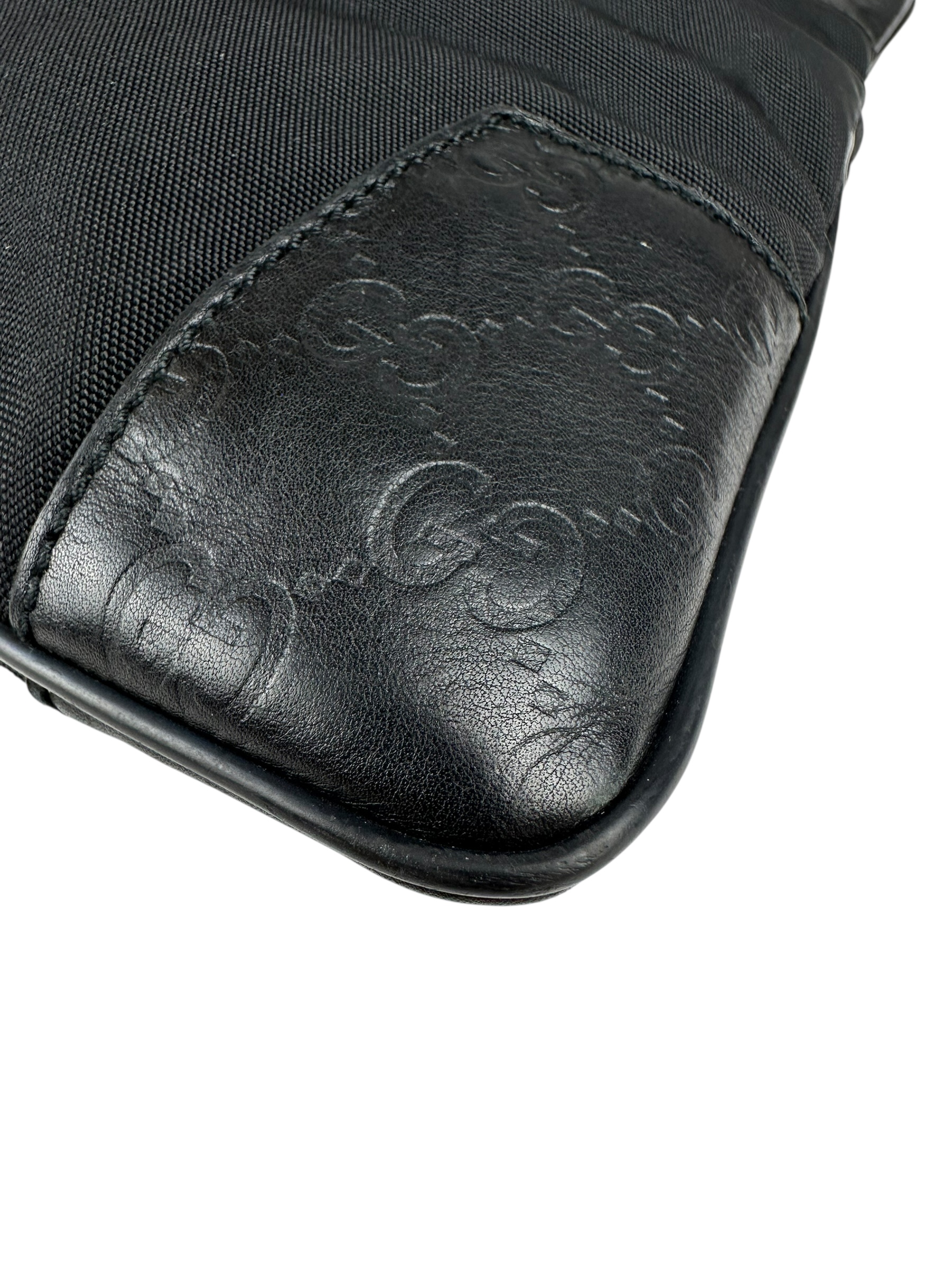 Borsa a Tracolla Gucci in Tessuto e Pelle GG Nera - immagine 10