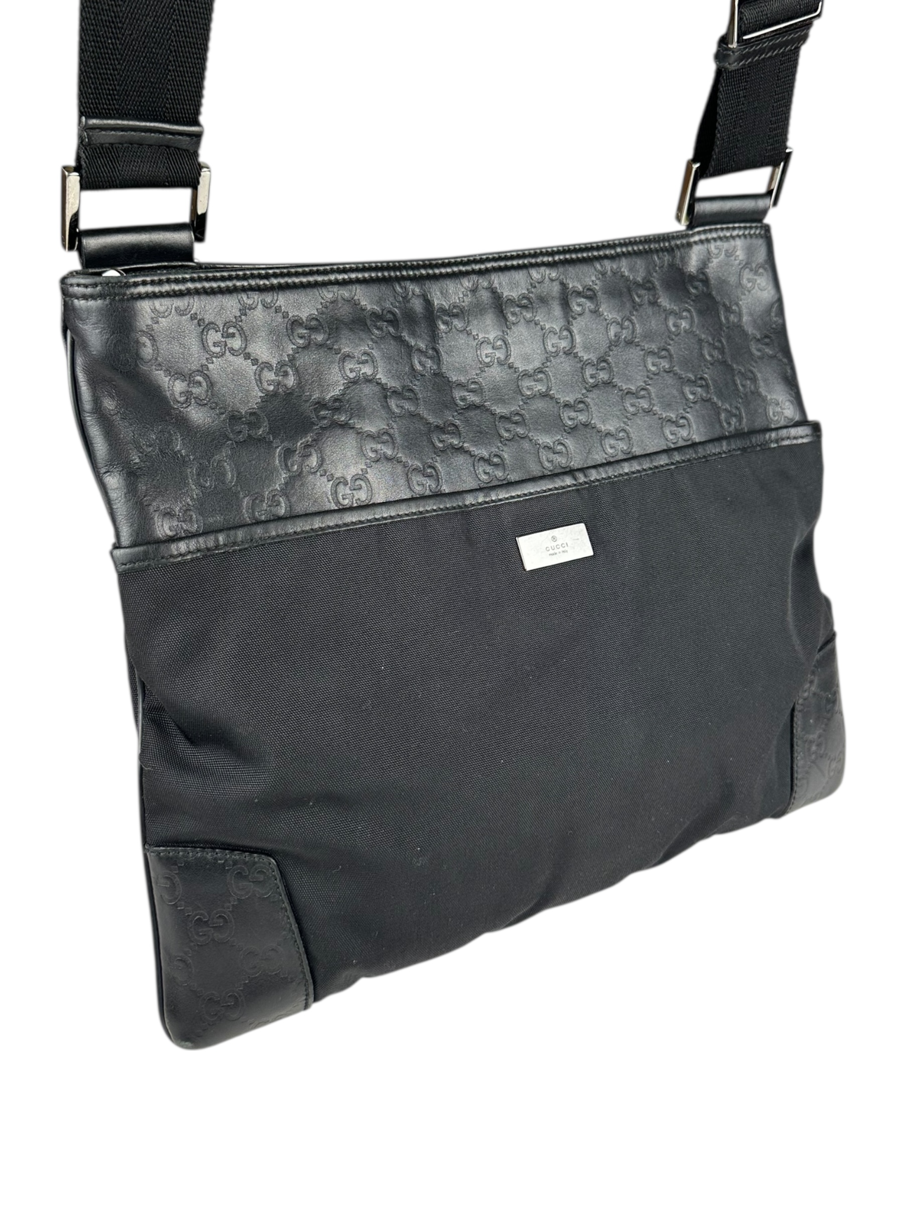 Borsa a Tracolla Gucci in Tessuto e Pelle GG Nera - immagine 3