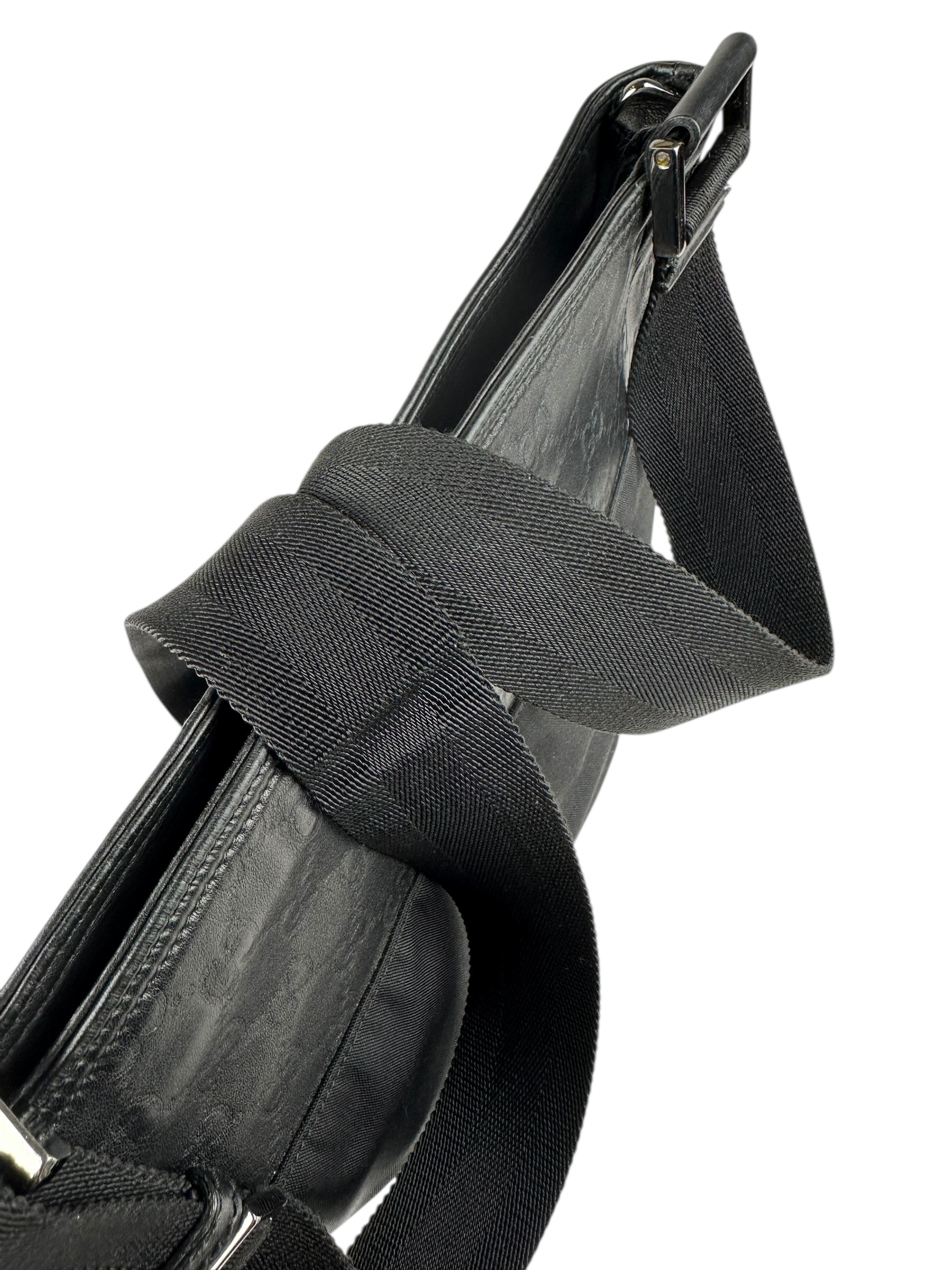 Borsa a Tracolla Gucci in Tessuto e Pelle GG Nera - immagine 8