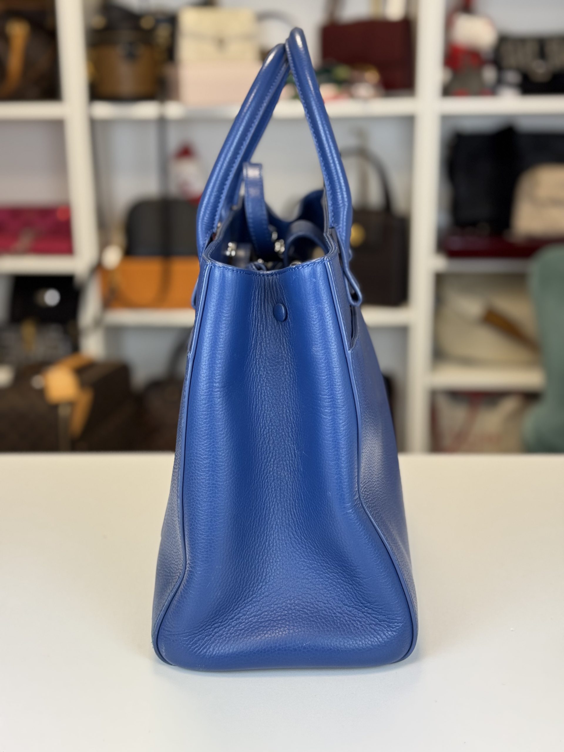 Borsa Tote Chanel Neo Executive in Pelle Martellata Blu - immagine 2