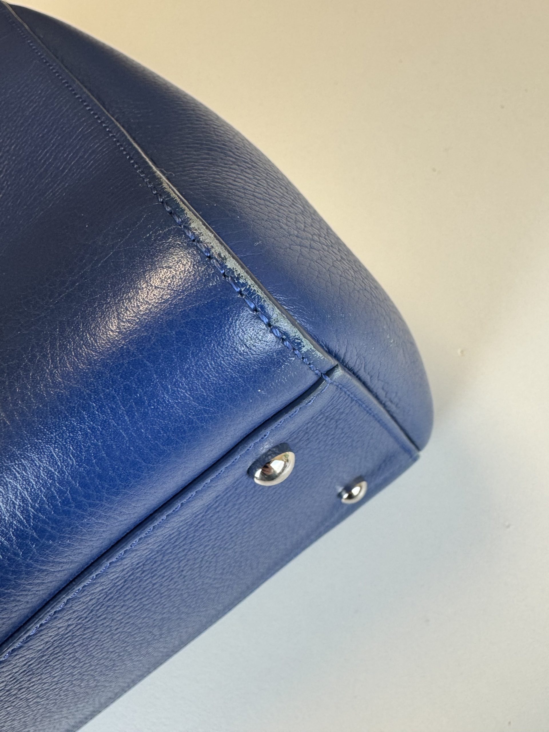 Borsa Tote Chanel Neo Executive in Pelle Martellata Blu - immagine 6