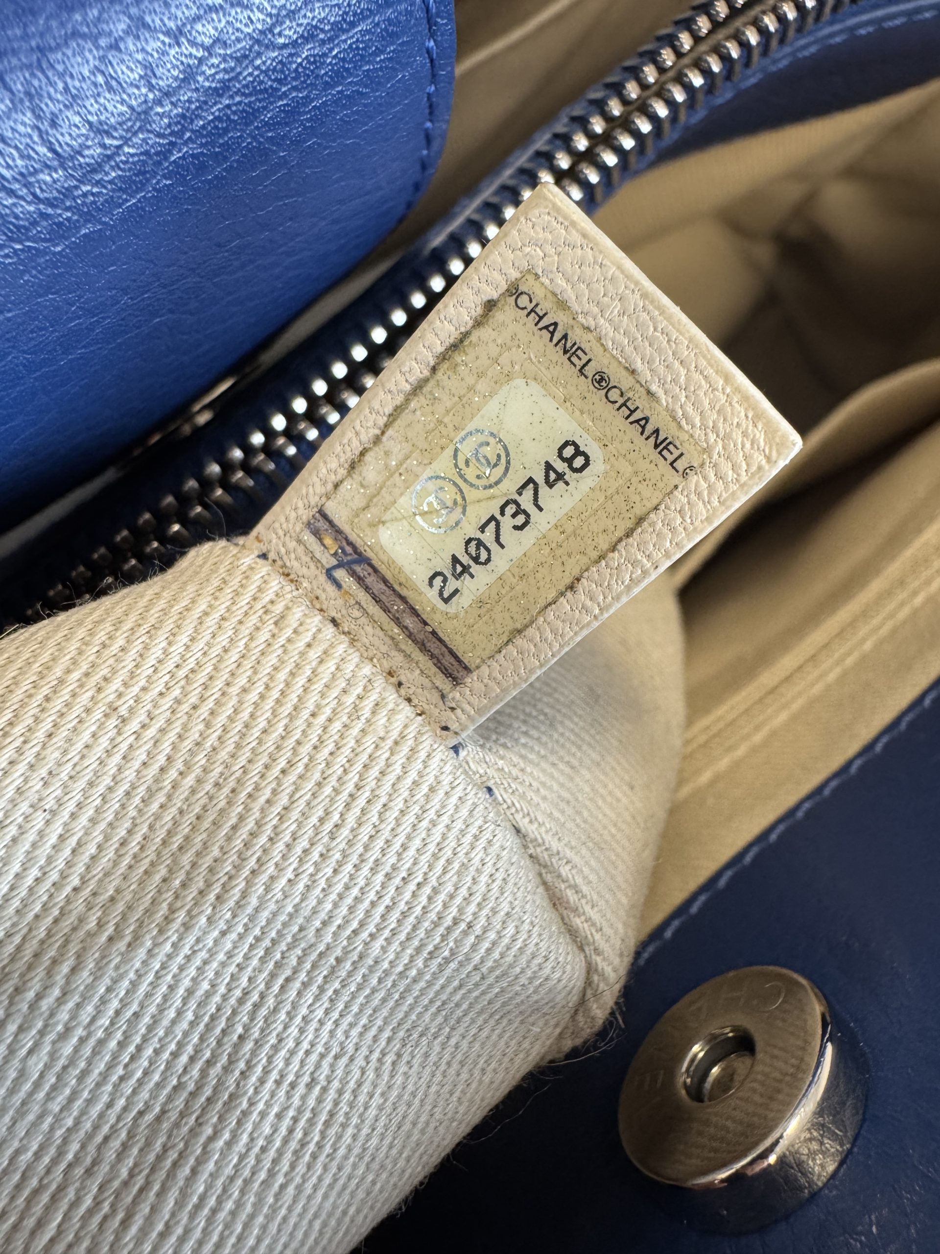 Borsa Tote Chanel Neo Executive in Pelle Martellata Blu - immagine 12