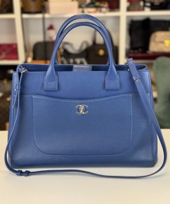 Borsa Tote Chanel Neo Executive in Pelle Martellata Blu