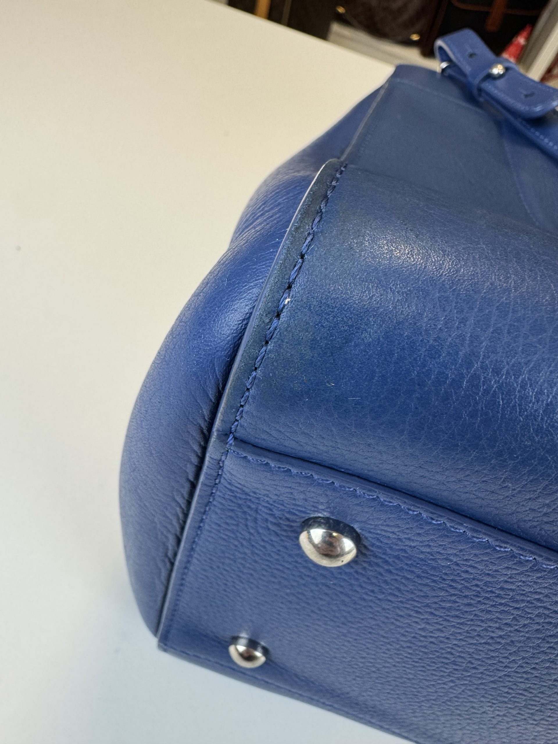 Borsa Tote Chanel Neo Executive in Pelle Martellata Blu - immagine 16