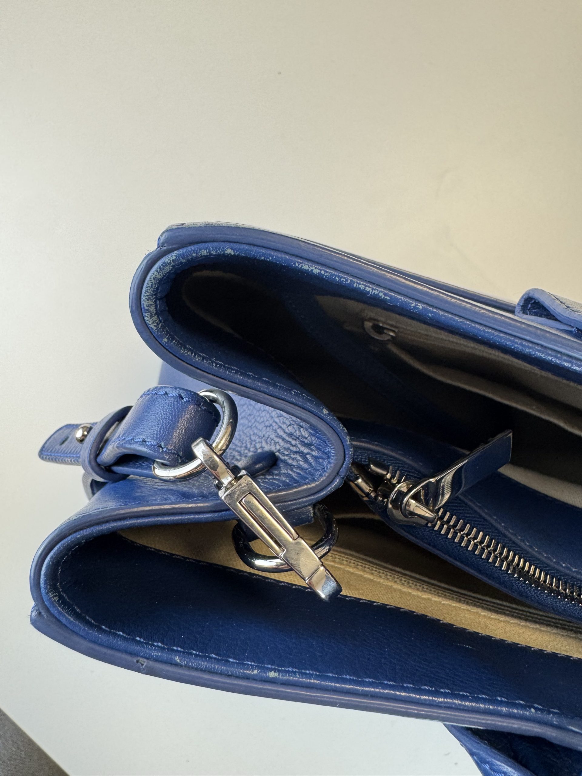 Borsa Tote Chanel Neo Executive in Pelle Martellata Blu - immagine 20