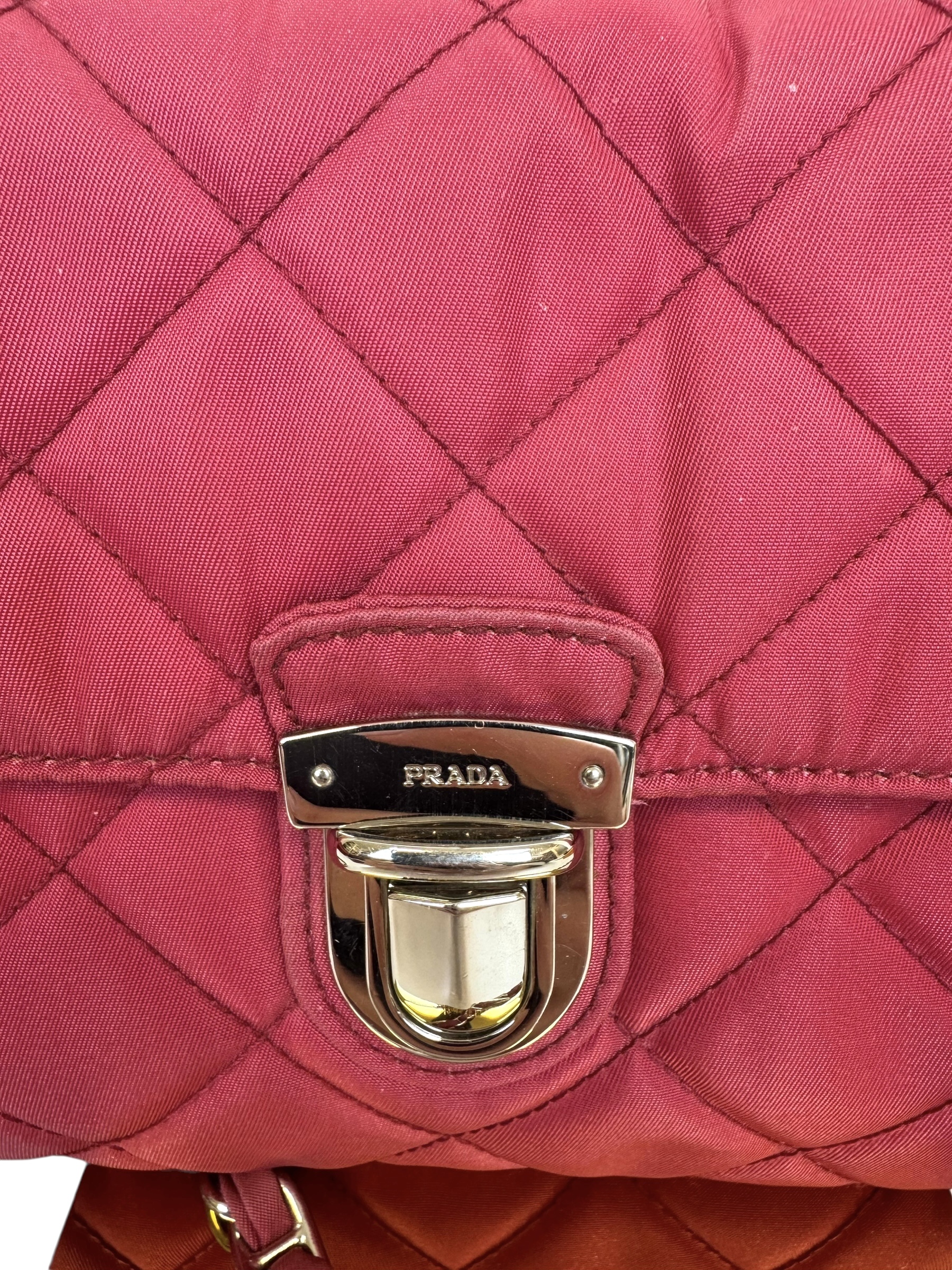 Borsa Prada a Tracolla in Nylon Fucsia con Catena Argento - immagine 3