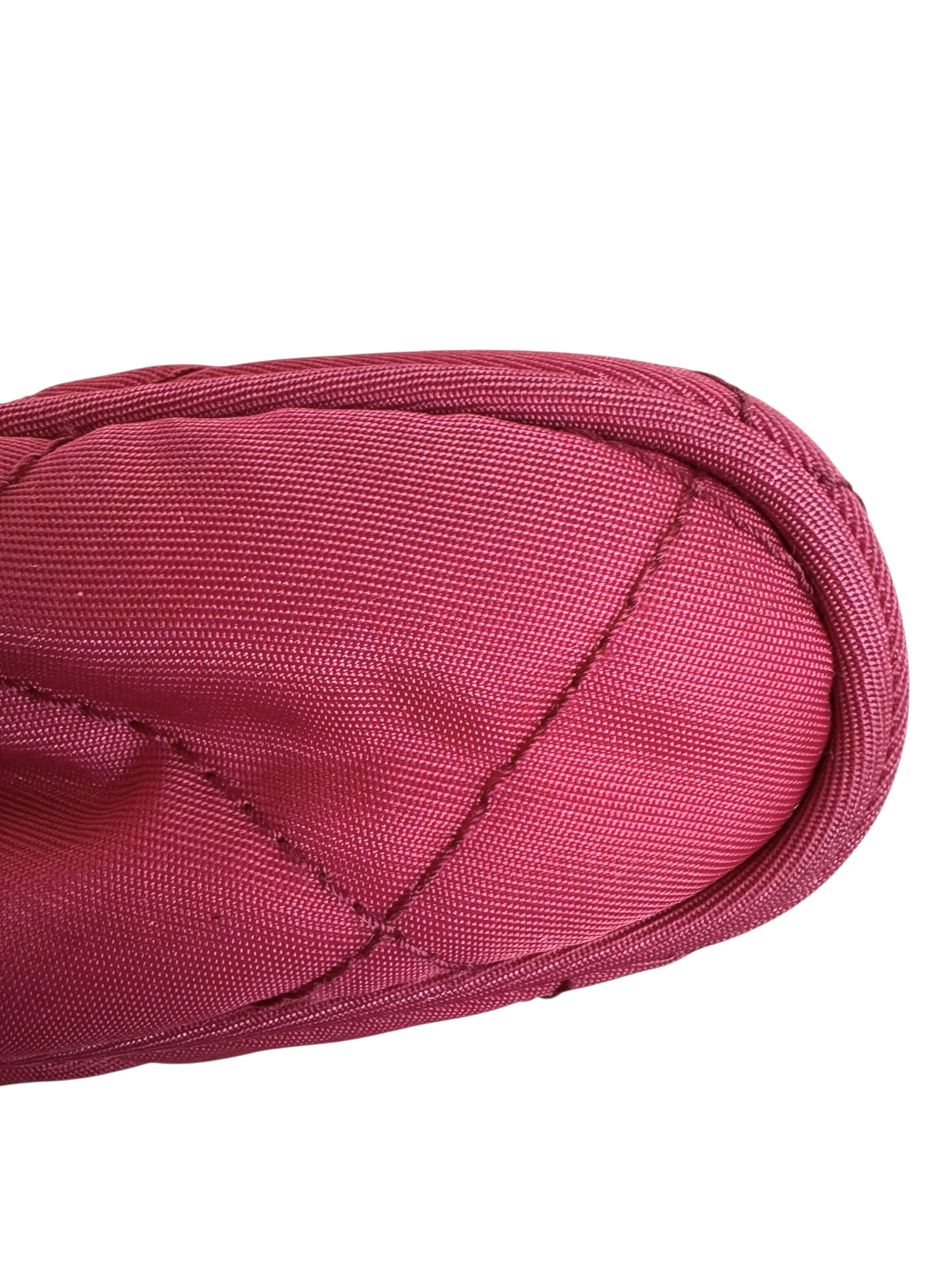 Borsa Prada a Tracolla in Nylon Fucsia con Catena Argento - immagine 8