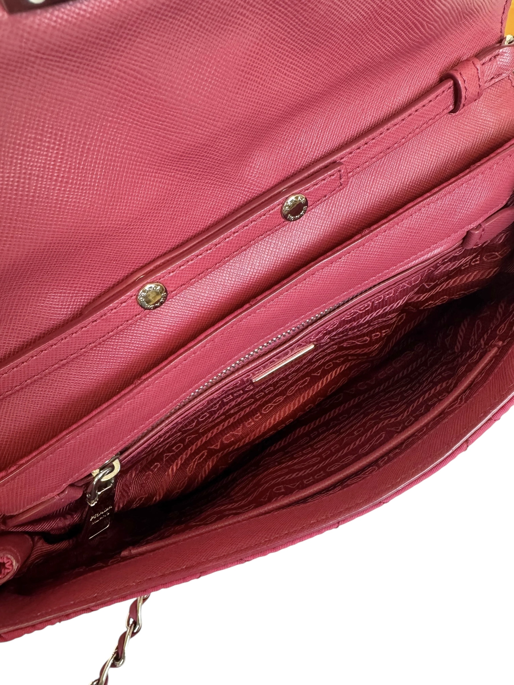 Borsa Prada a Tracolla in Nylon Fucsia con Catena Argento - immagine 11