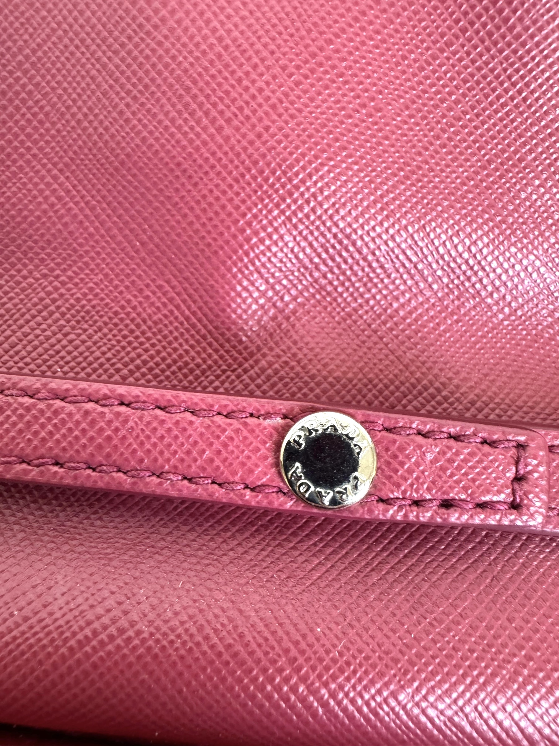 Borsa Prada a Tracolla in Nylon Fucsia con Catena Argento - immagine 12
