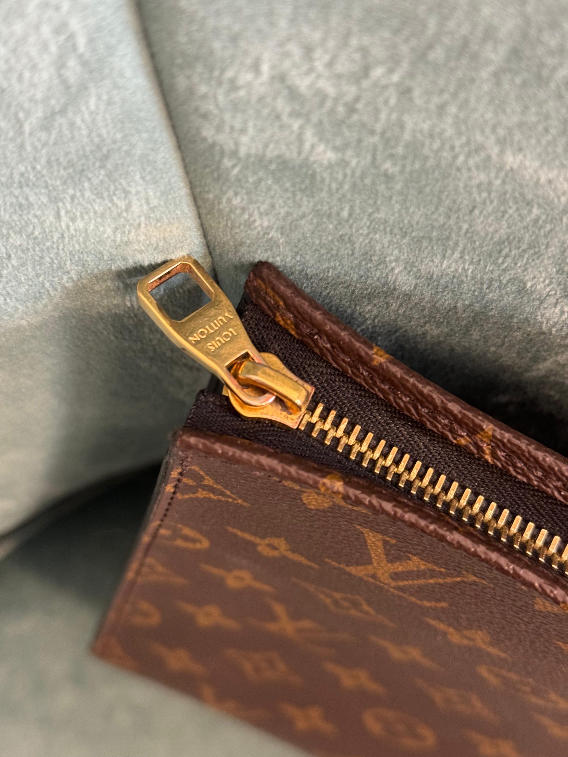 Pochette Louis Vuitton Trousse Toilette 26 in Tela Monogram - immagine 3