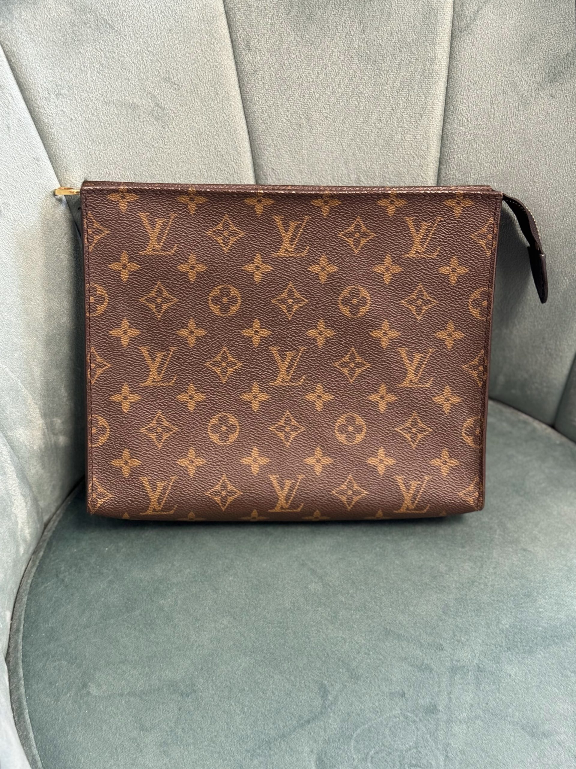 Pochette Louis Vuitton Trousse Toilette 26 in Tela Monogram