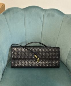 Alternative view of Borsa Bottega Veneta Andiamo Clutch in Pelle Intrecciata Nera