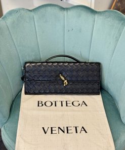 Borsa Bottega Veneta Andiamo Clutch in Pelle Intrecciata Nera