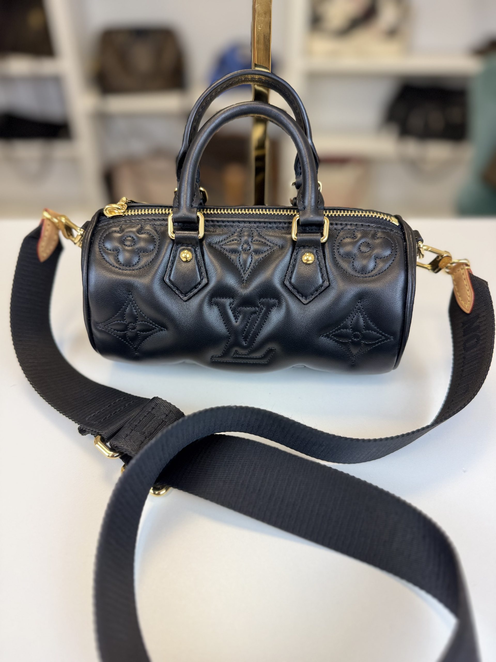 Borsa Louis Vuitton Papillon BB in Pelle Nera - immagine 2
