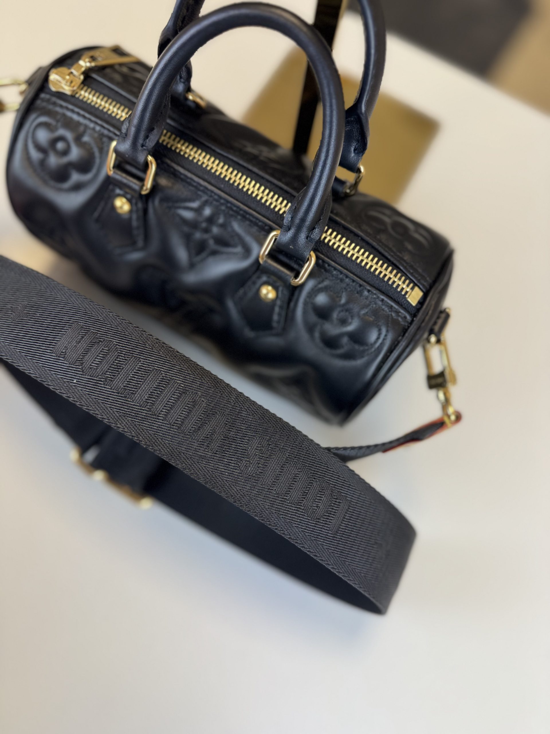 Borsa Louis Vuitton Papillon BB in Pelle Nera - immagine 9