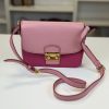 Borsa a tracolla Miu Miu in pelle martellata bicolore rosa e fucsia
