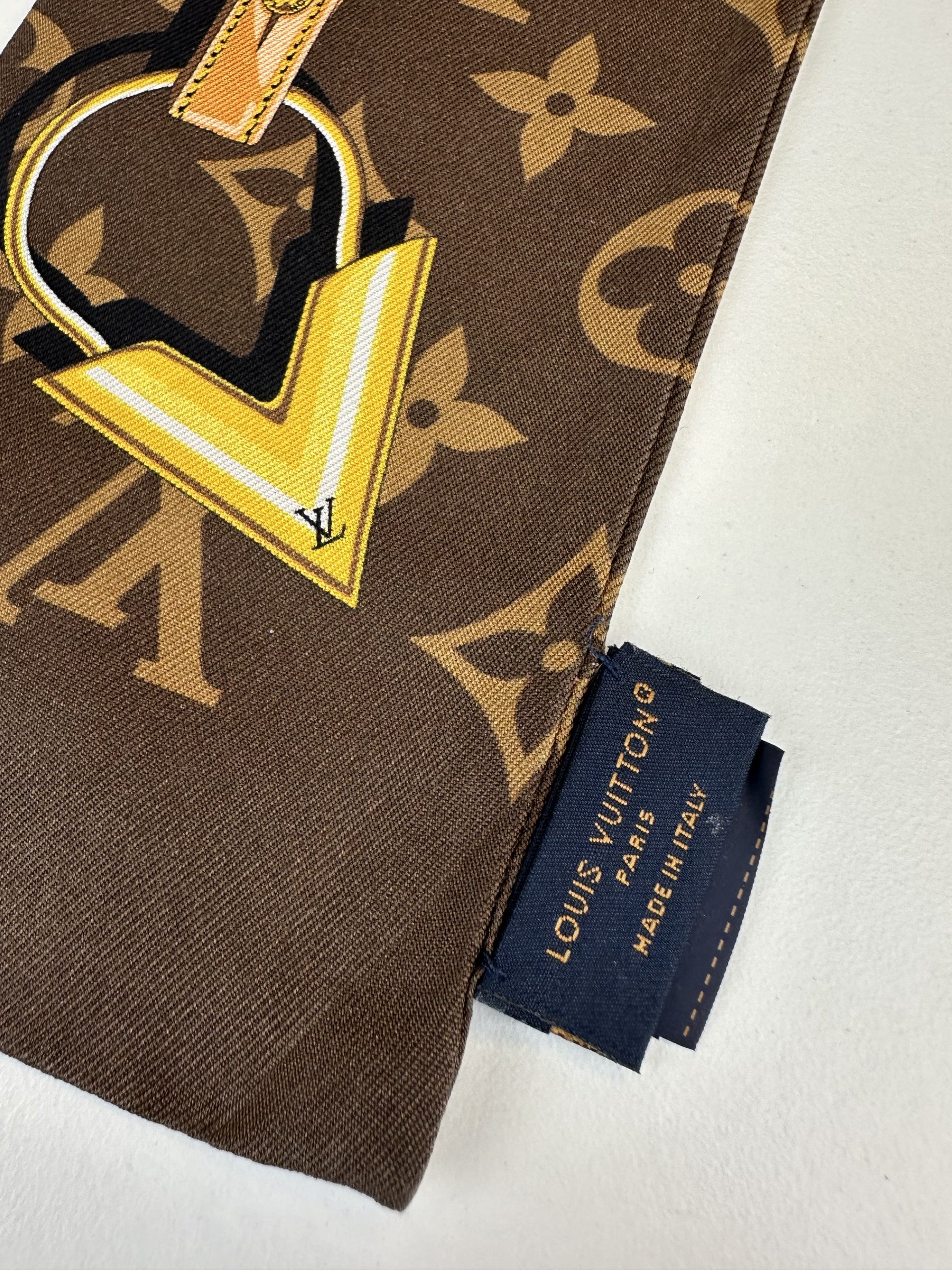 Bandeau Louis Vuitton Monogram Confidential in Seta - immagine 3