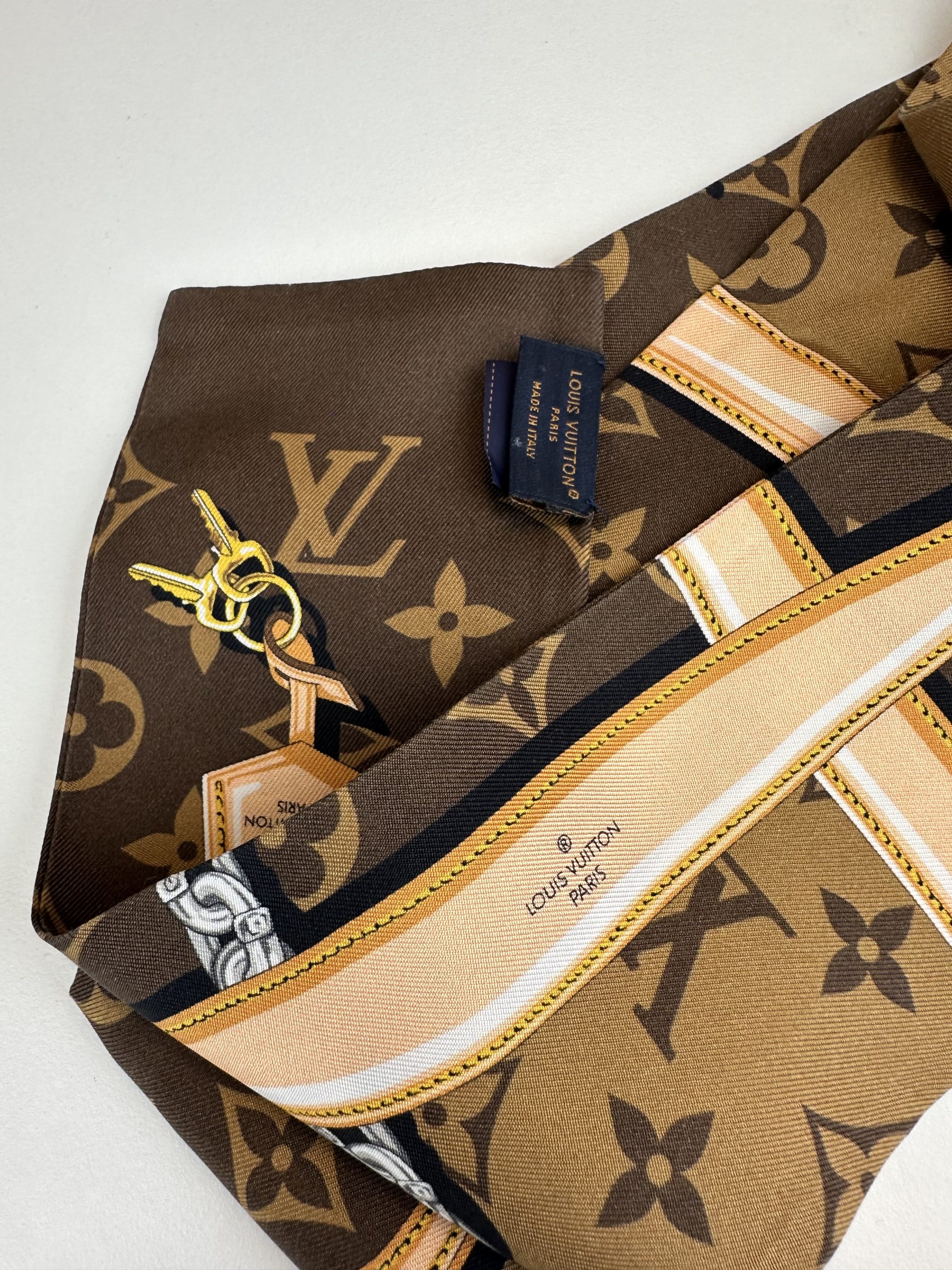 Bandeau Louis Vuitton Monogram Confidential in Seta - immagine 7