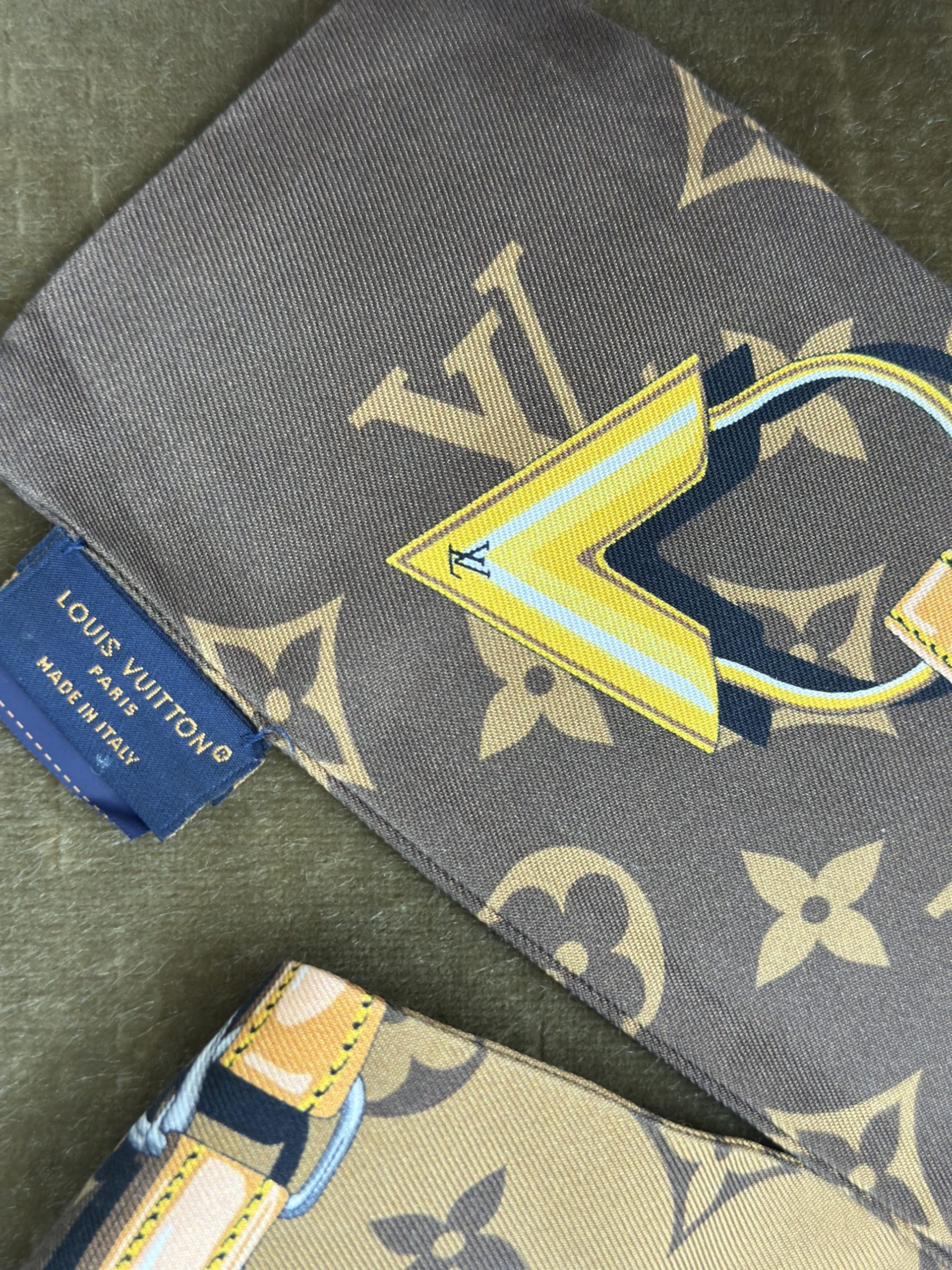 Bandeau Louis Vuitton Monogram Confidential in Seta - immagine 9