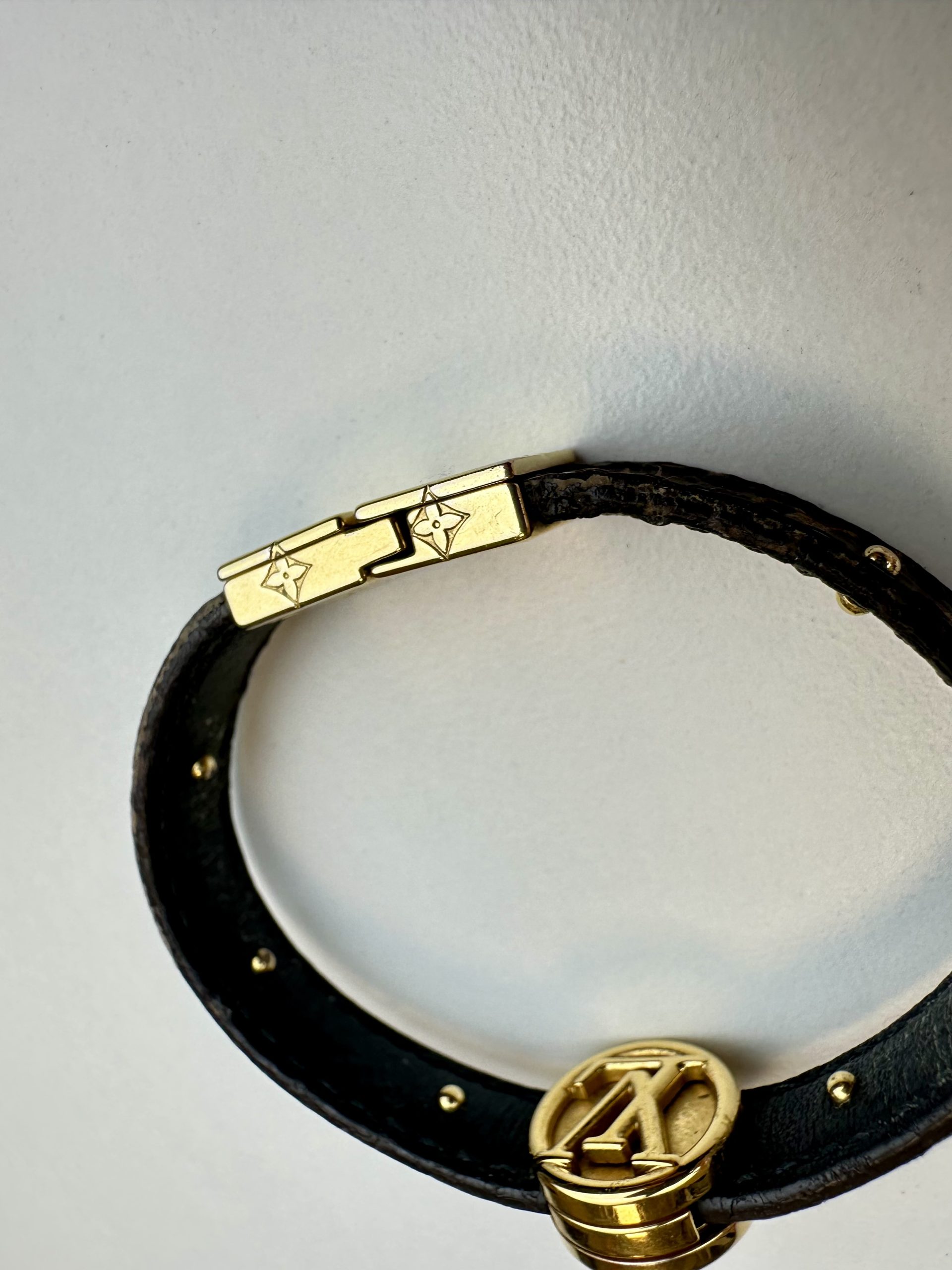Bracciale Louis Vuitton LV Circle in Tela Monogram e Pelle - immagine 8