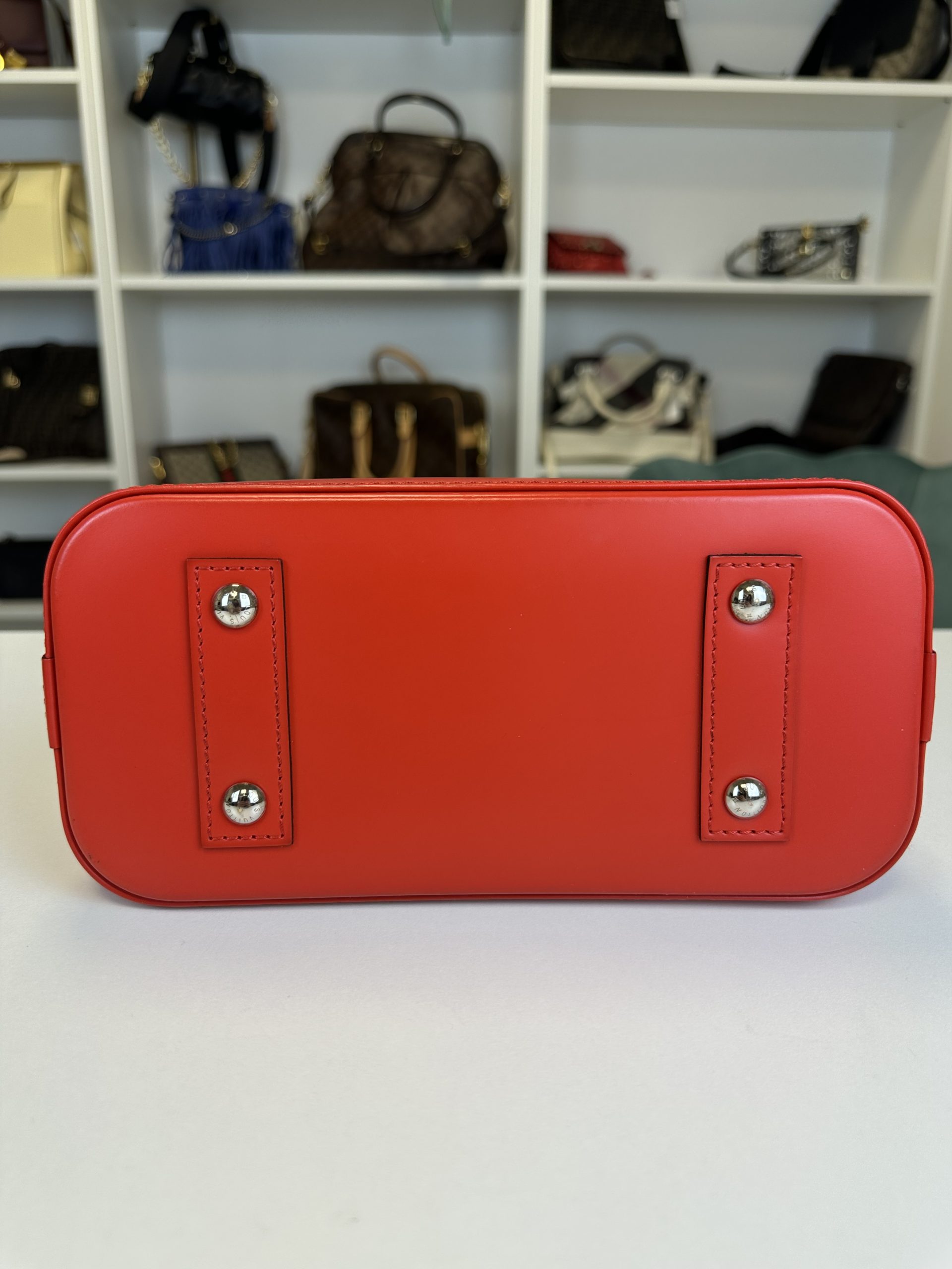 Borsa Tracolla Louis Vuitton Alma BB in pelle Epi Rossa - immagine 10