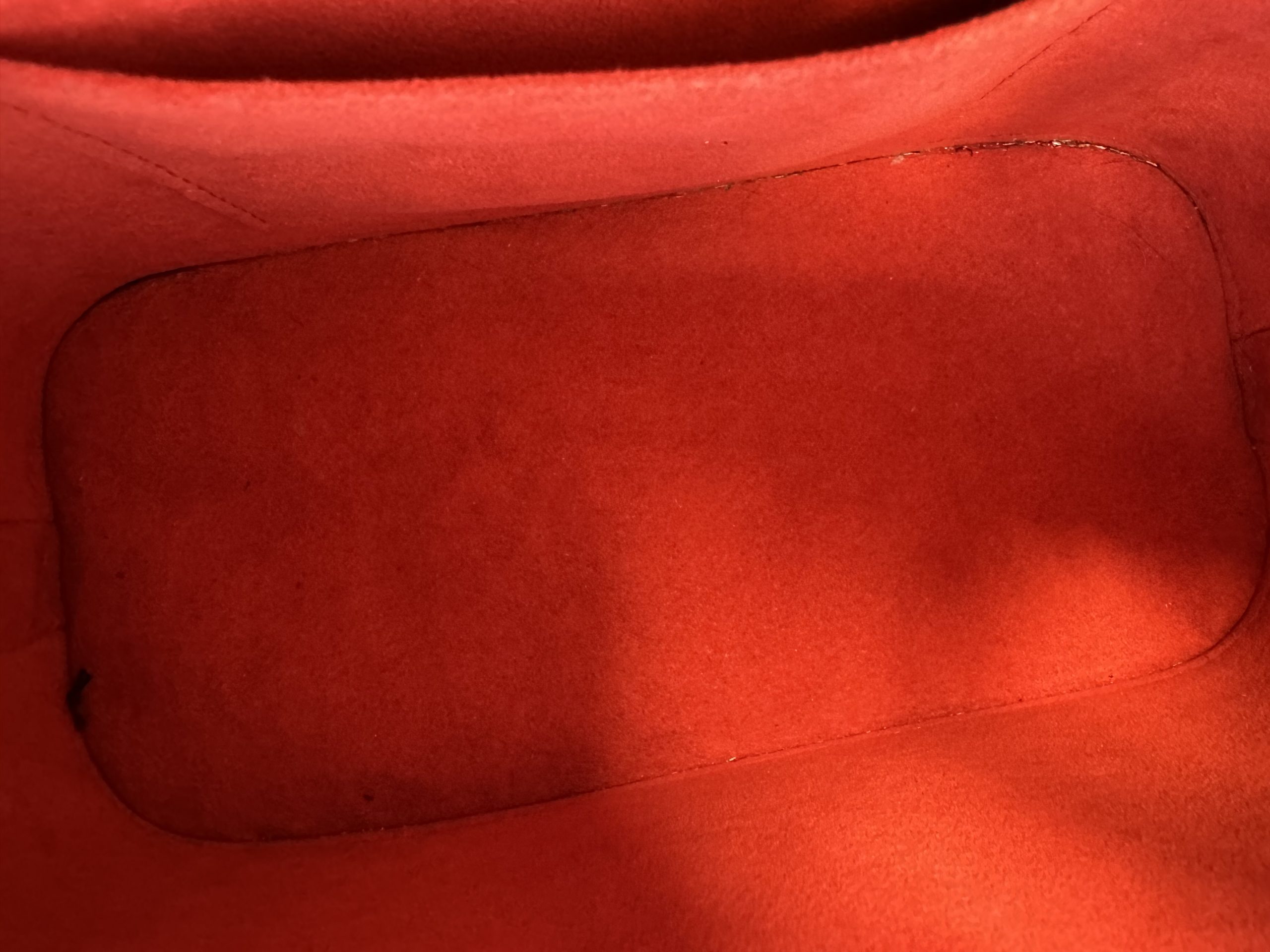 Borsa Tracolla Louis Vuitton Alma BB in pelle Epi Rossa - immagine 15