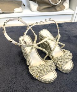 Sandali Valentino Garavani Rockstud Torchon Color Avorio e Silver