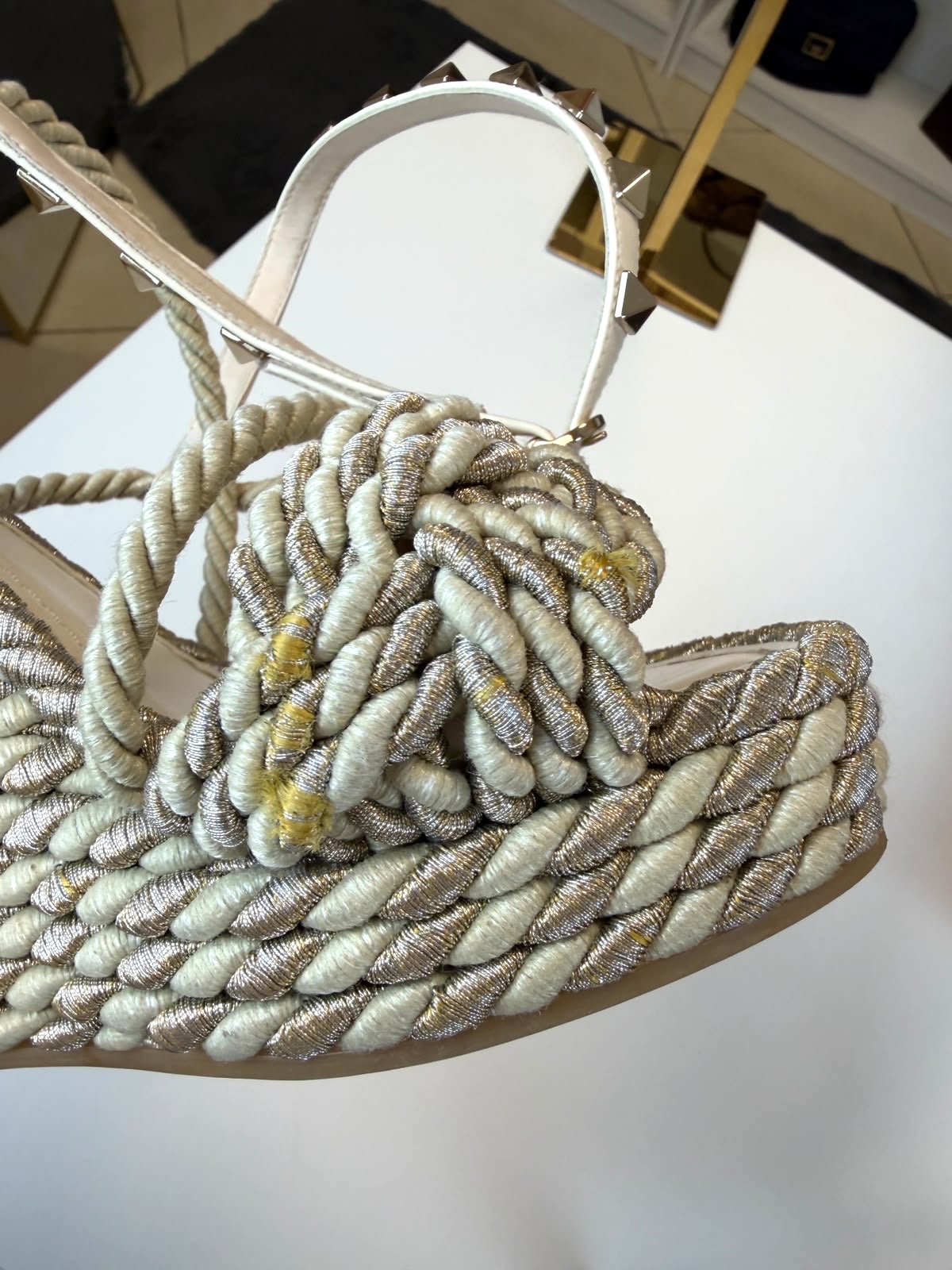 Sandali Valentino Garavani Rockstud Torchon Color Avorio e Silver - immagine 6
