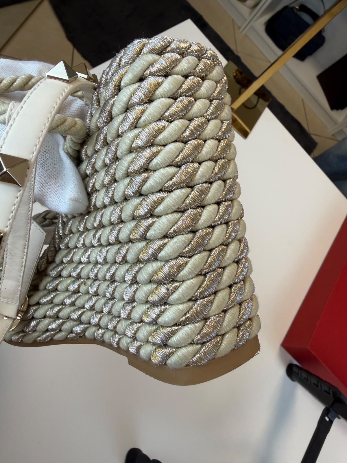 Sandali Valentino Garavani Rockstud Torchon Color Avorio e Silver - immagine 18