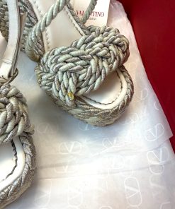 Alternative view of Sandali Valentino Garavani Rockstud Torchon Color Avorio e Silver