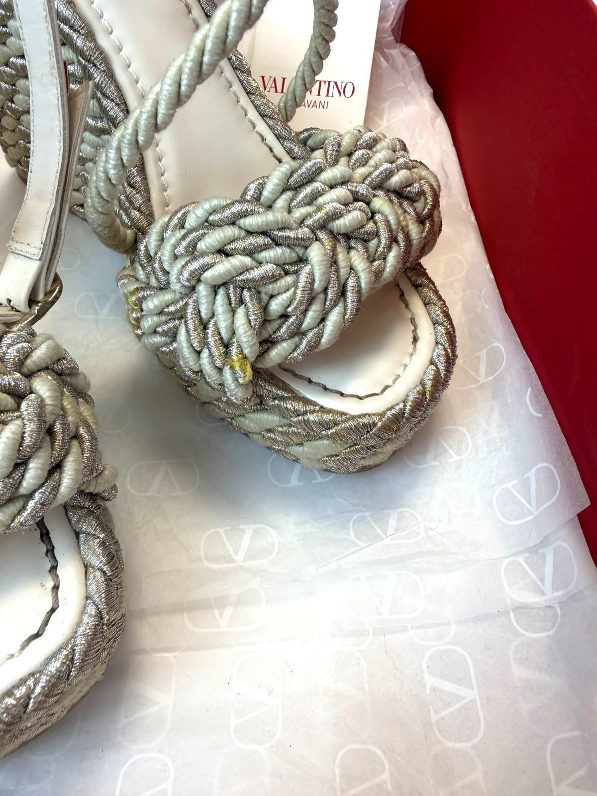 Sandali Valentino Garavani Rockstud Torchon Color Avorio e Silver - immagine 2