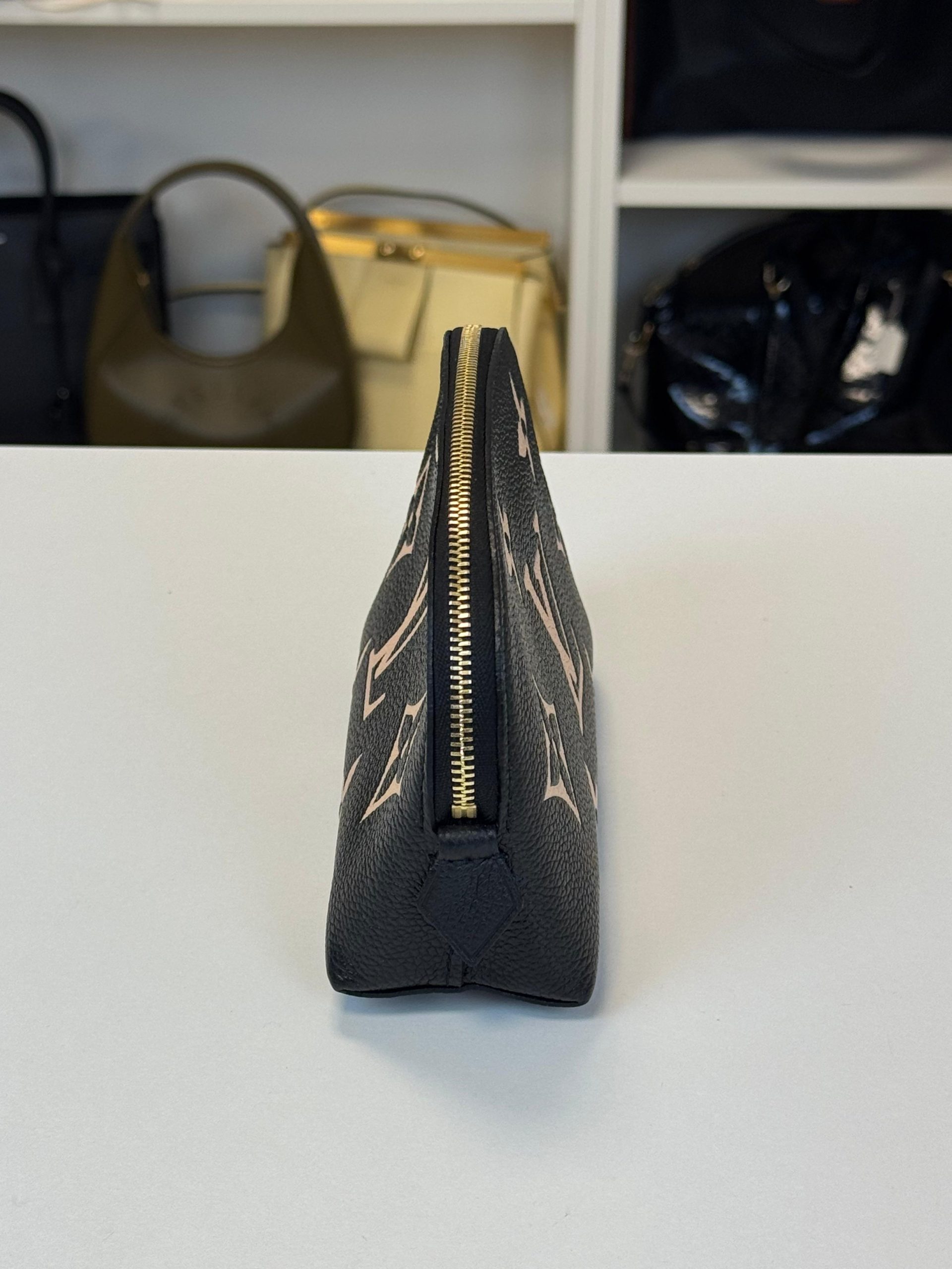 Pochette Cosmétique Louis Vuitton in Pelle Monogramme Empreinte - immagine 6