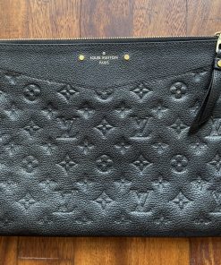 Pochette Daily Louis Vuitton in Pelle Monogram Empreinte Nera