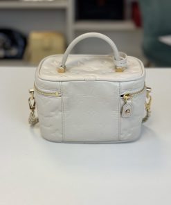 Alternative view of Borsa Louis Vuitton Vanity PM Coussin Beige