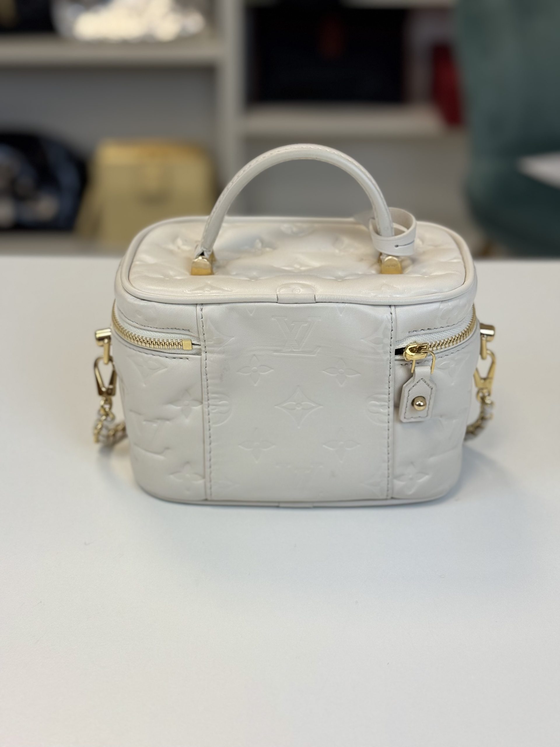 Borsa Louis Vuitton Vanity PM Coussin Beige - immagine 2