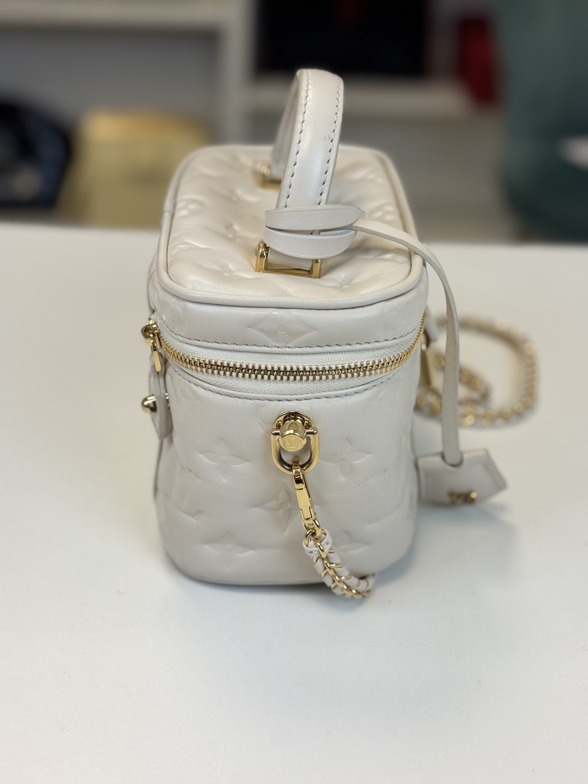 Borsa Louis Vuitton Vanity PM Coussin Beige - immagine 9