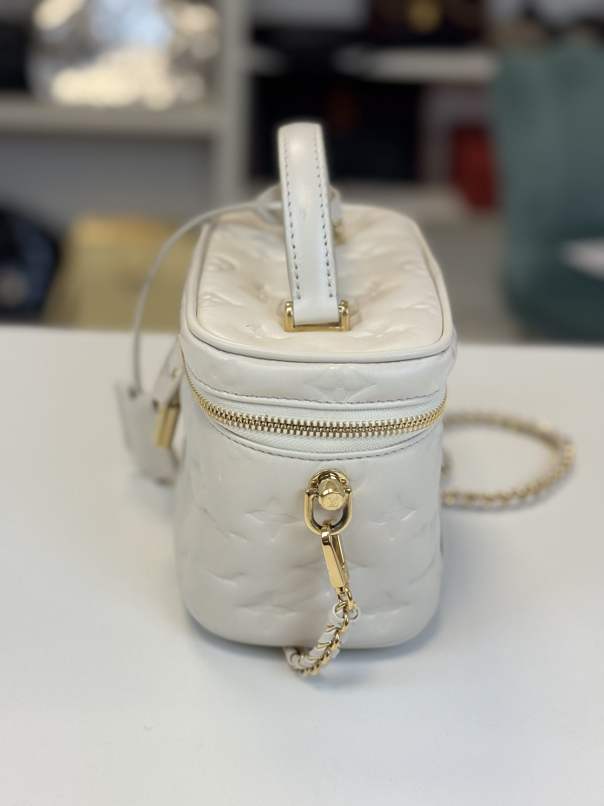 Borsa Louis Vuitton Vanity PM Coussin Beige - immagine 8