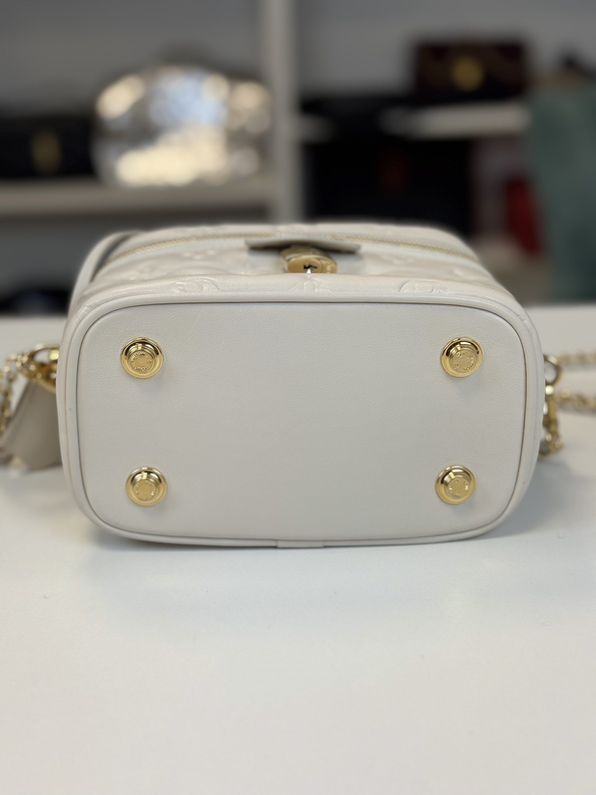 Borsa Louis Vuitton Vanity PM Coussin Beige - immagine 7