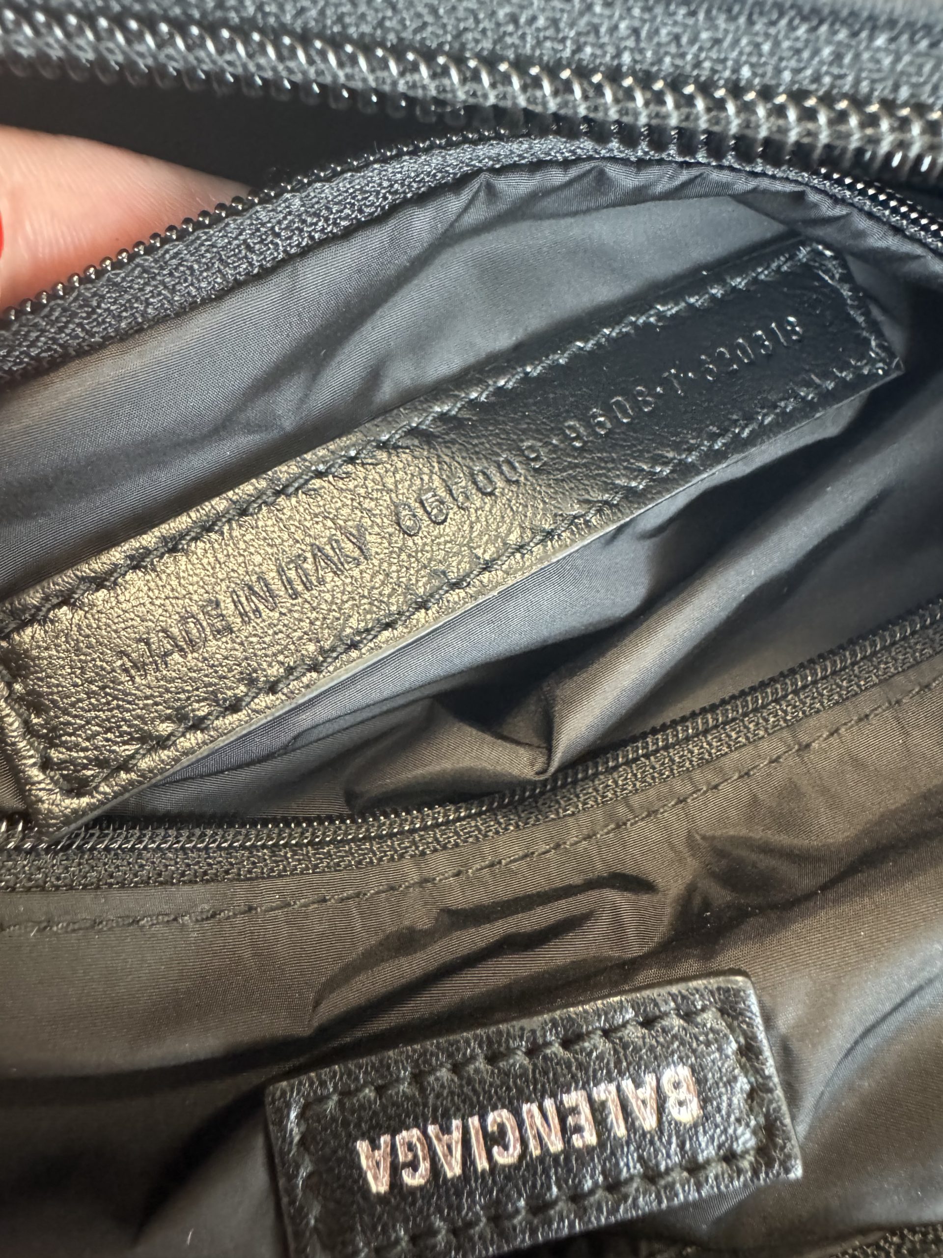 Balenciaga Borsa a Spalla Wheel in Nylon Nera - immagine 7