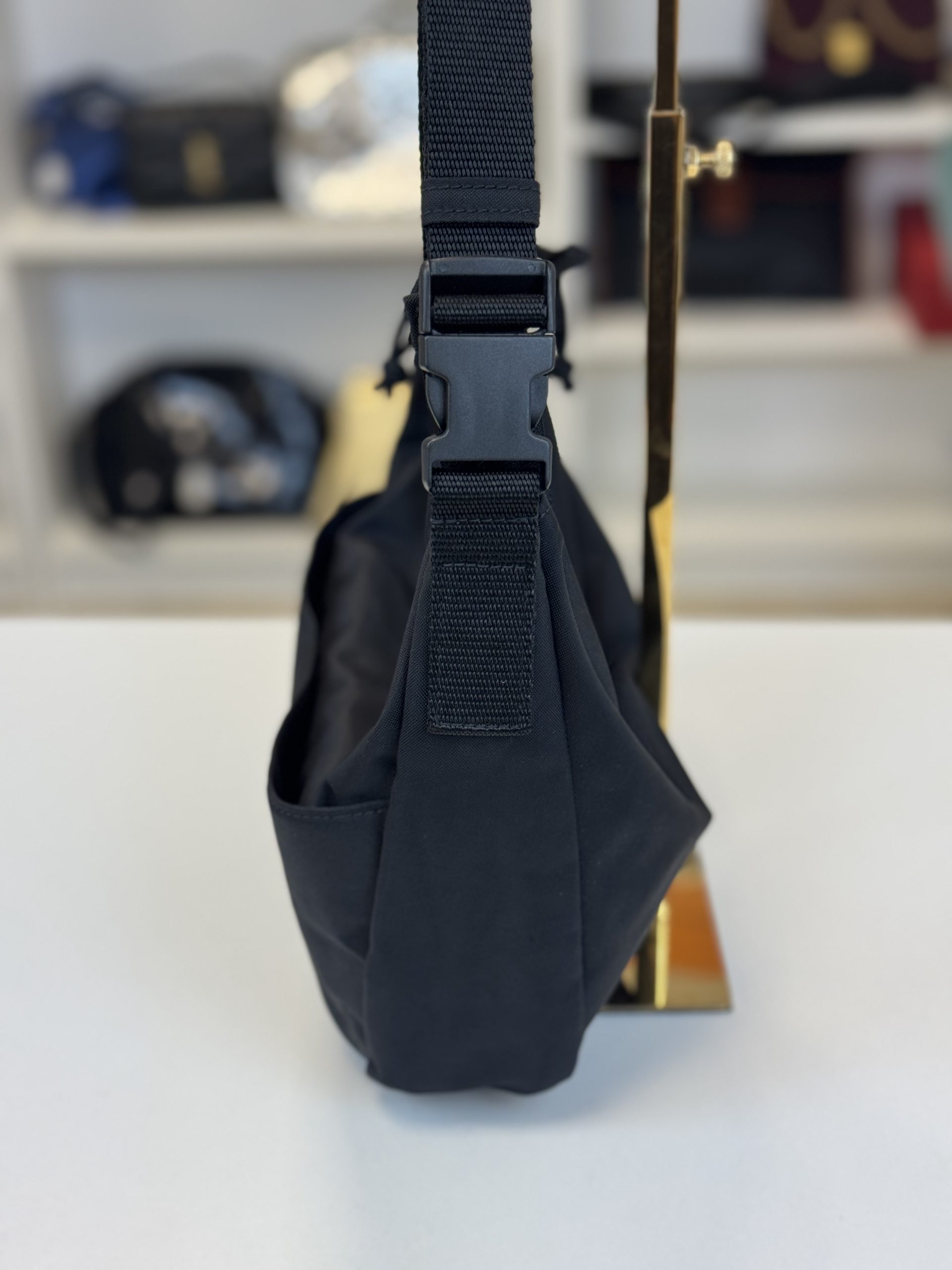 Balenciaga Borsa a Spalla Wheel in Nylon Nera - immagine 6