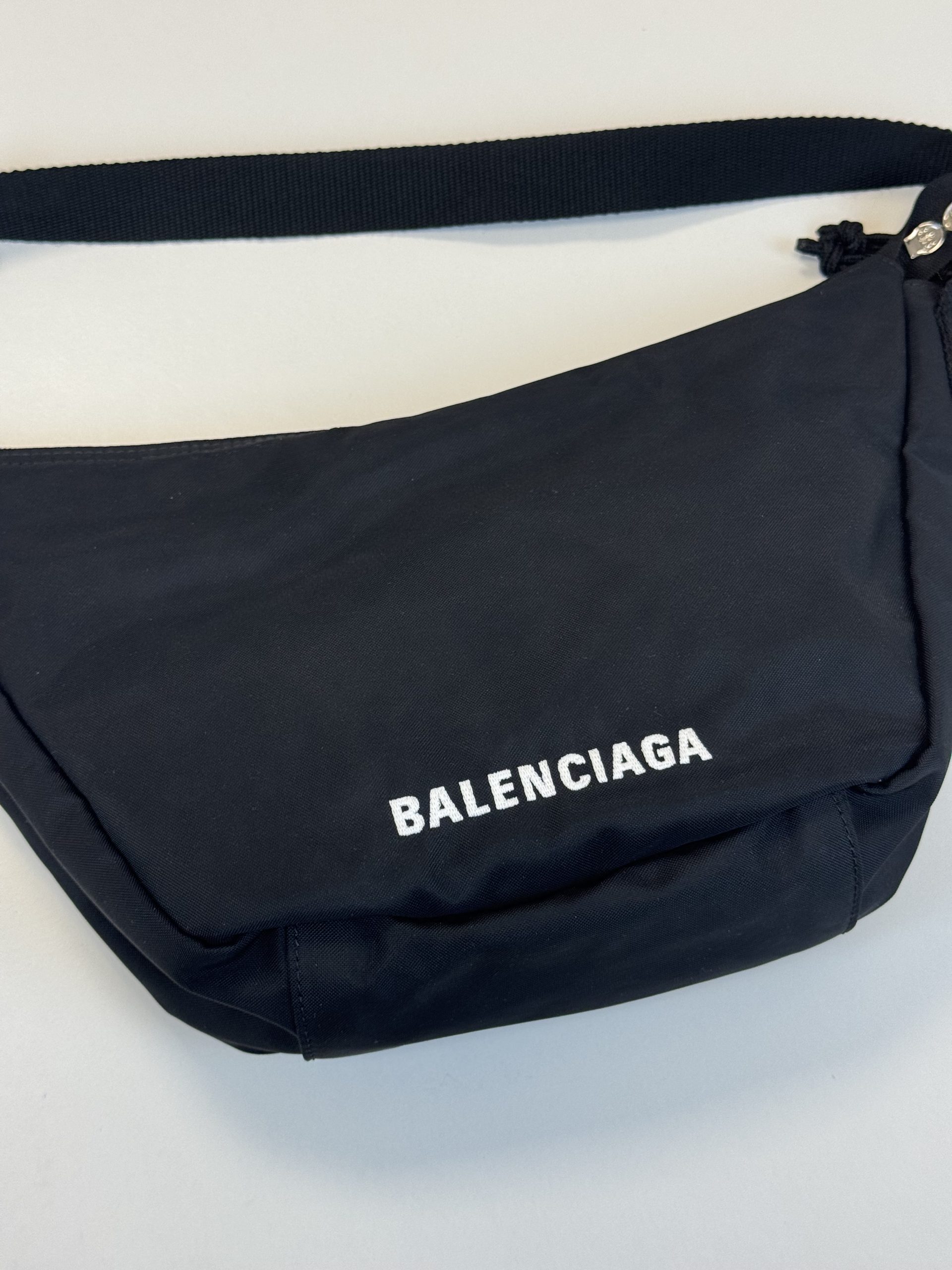 Balenciaga Borsa a Spalla Wheel in Nylon Nera - immagine 9