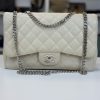 Chanel Classic Flap in Pelle Martellata Bianca