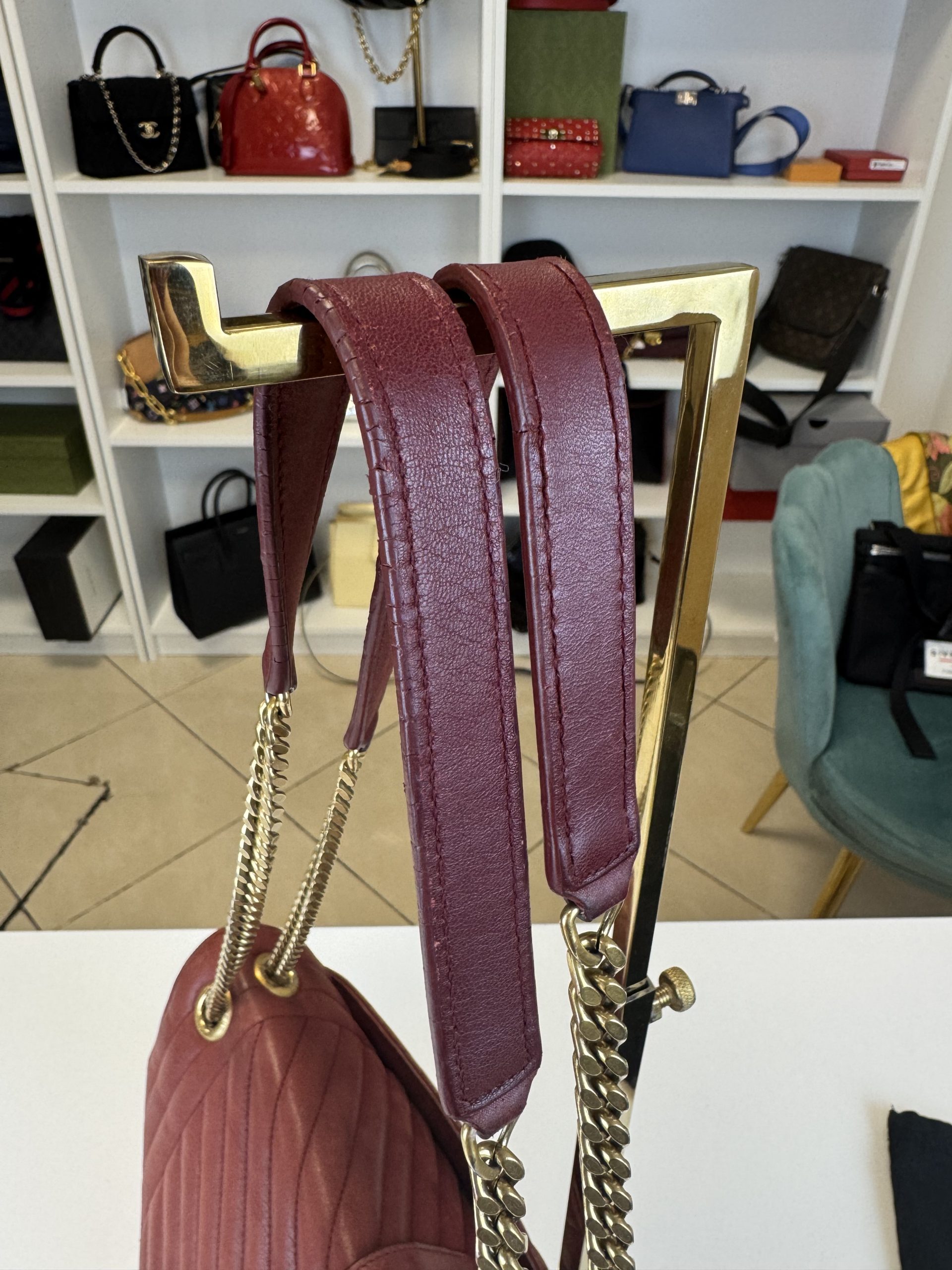 Borsa Saint Laurent Envelope in Pelle Rossa - immagine 14