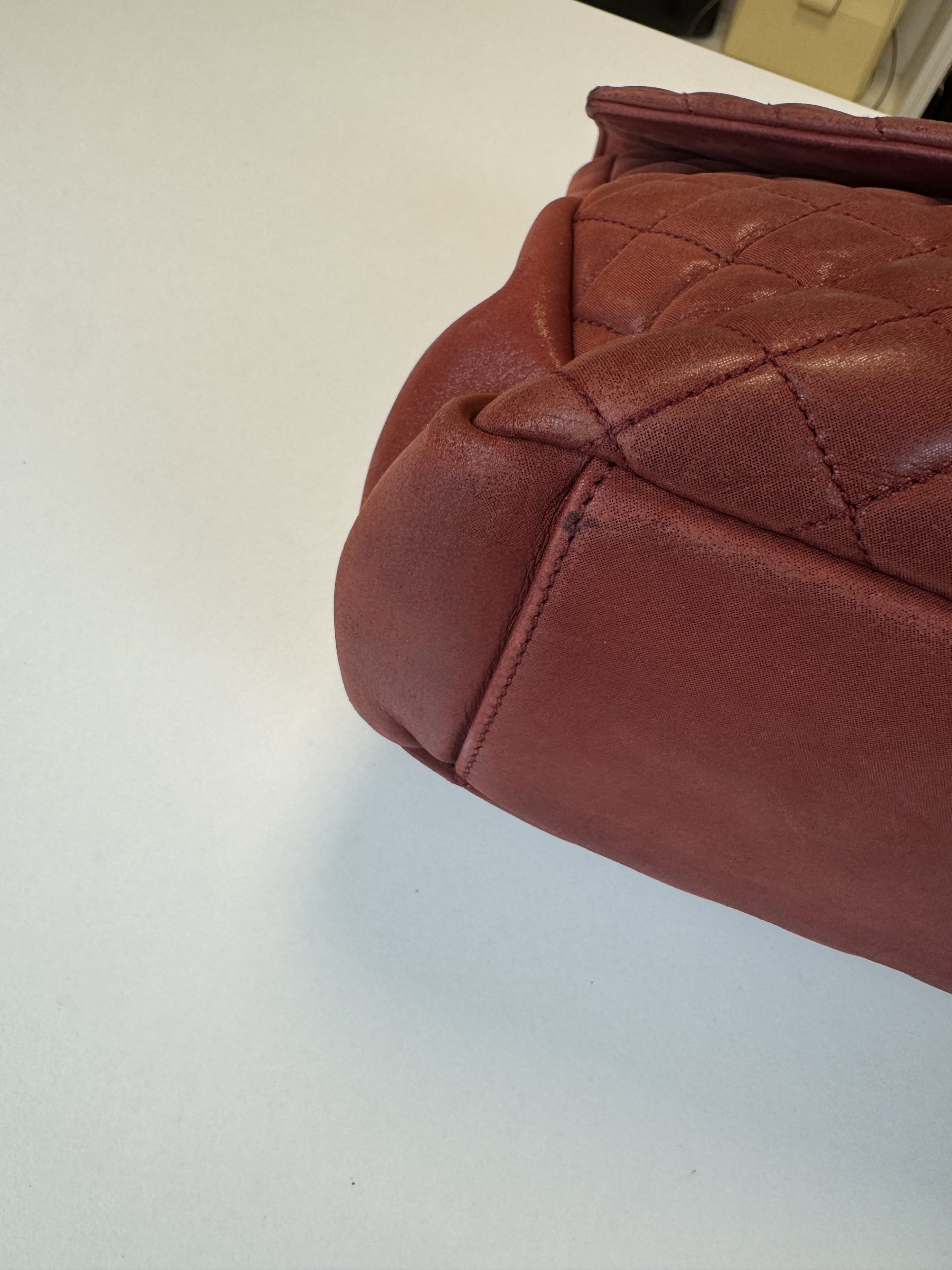 Borsa Saint Laurent Envelope in Pelle Rossa - immagine 12