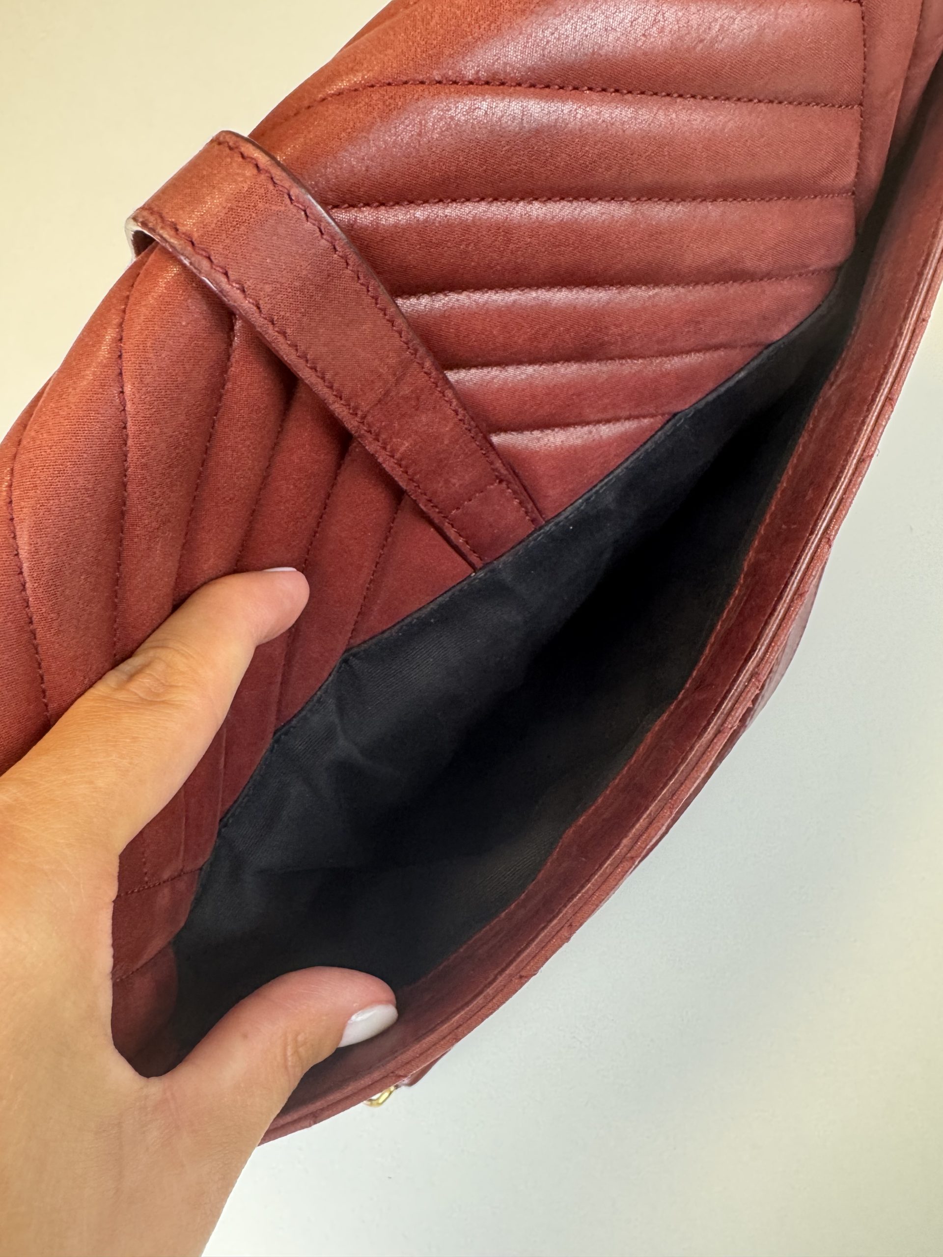 Borsa Saint Laurent Envelope in Pelle Rossa - immagine 8