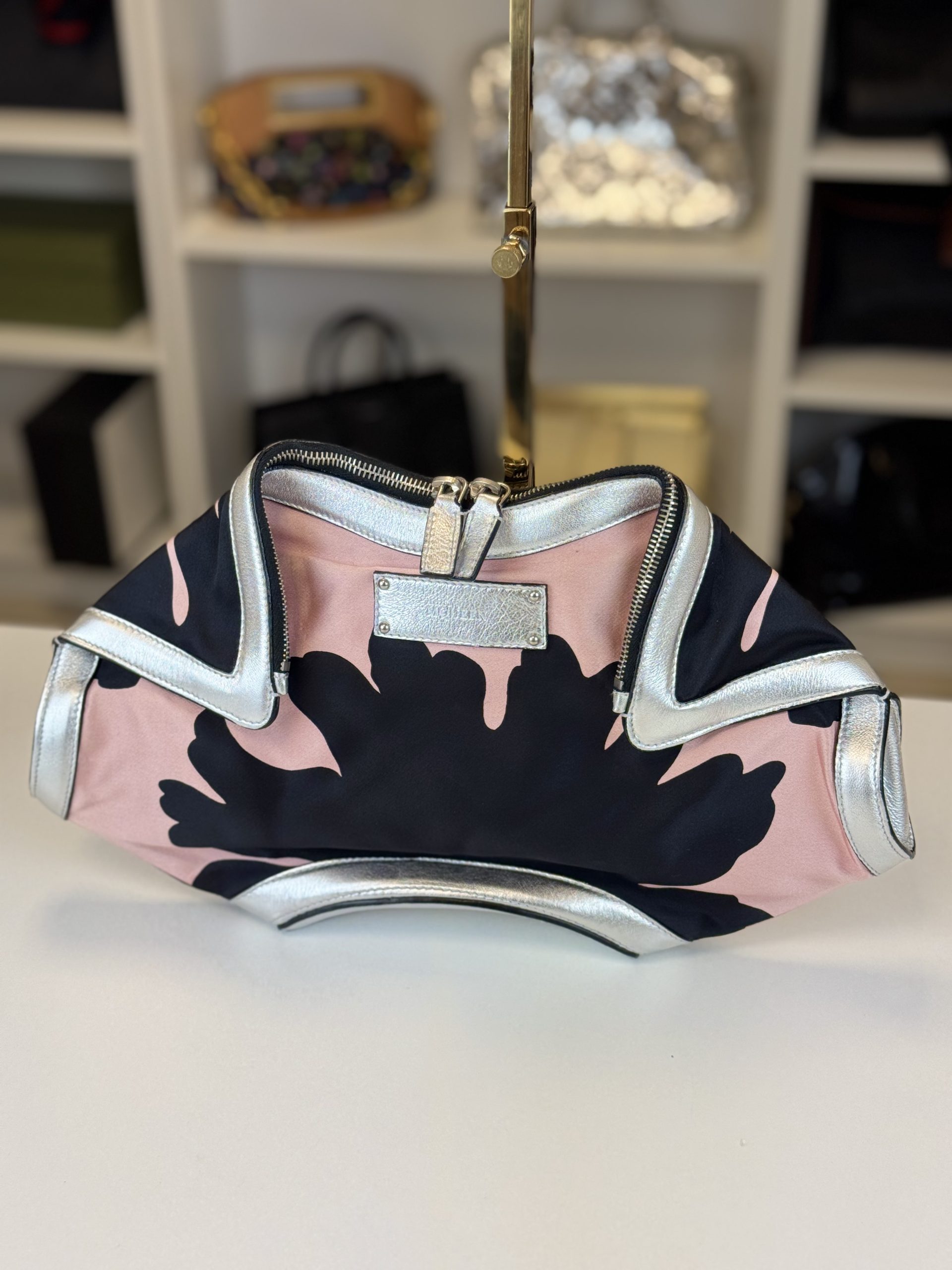 Pochette Alexander McQueen De Manta in Satin Rosa e Nero
